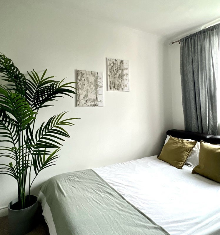 Room Hilgrove Road in Greater London