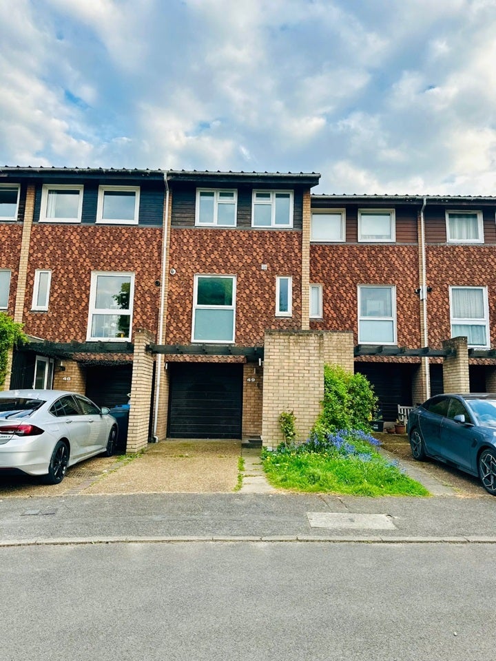 House Bardsley Close in Greater London