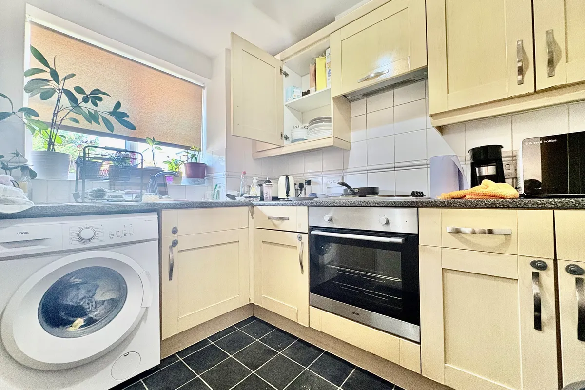 Flat Plomer Avenue in Hoddesdon