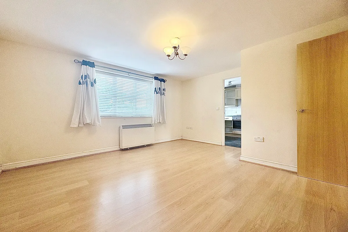 Flat Plomer Avenue in Hoddesdon