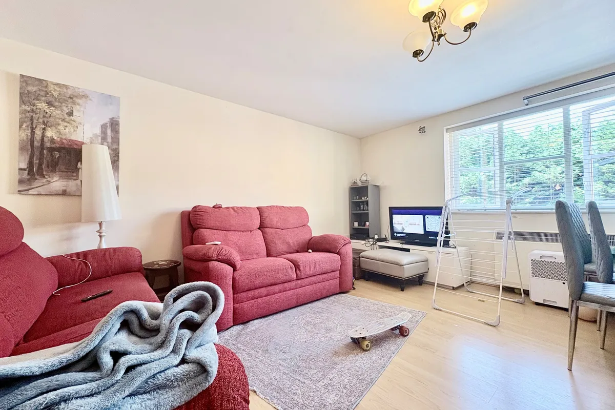 Flat Plomer Avenue in Hoddesdon