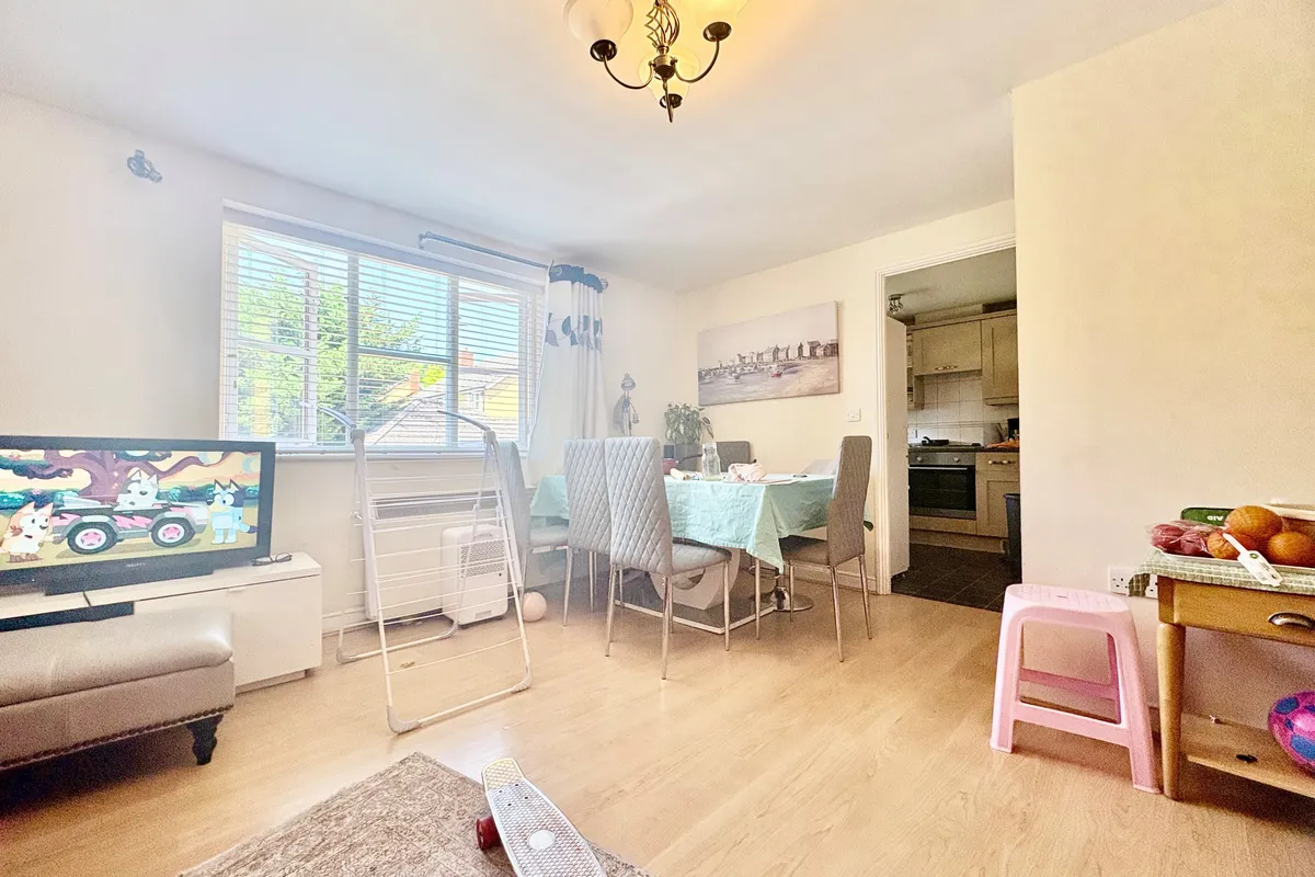 Flat Plomer Avenue in Hoddesdon