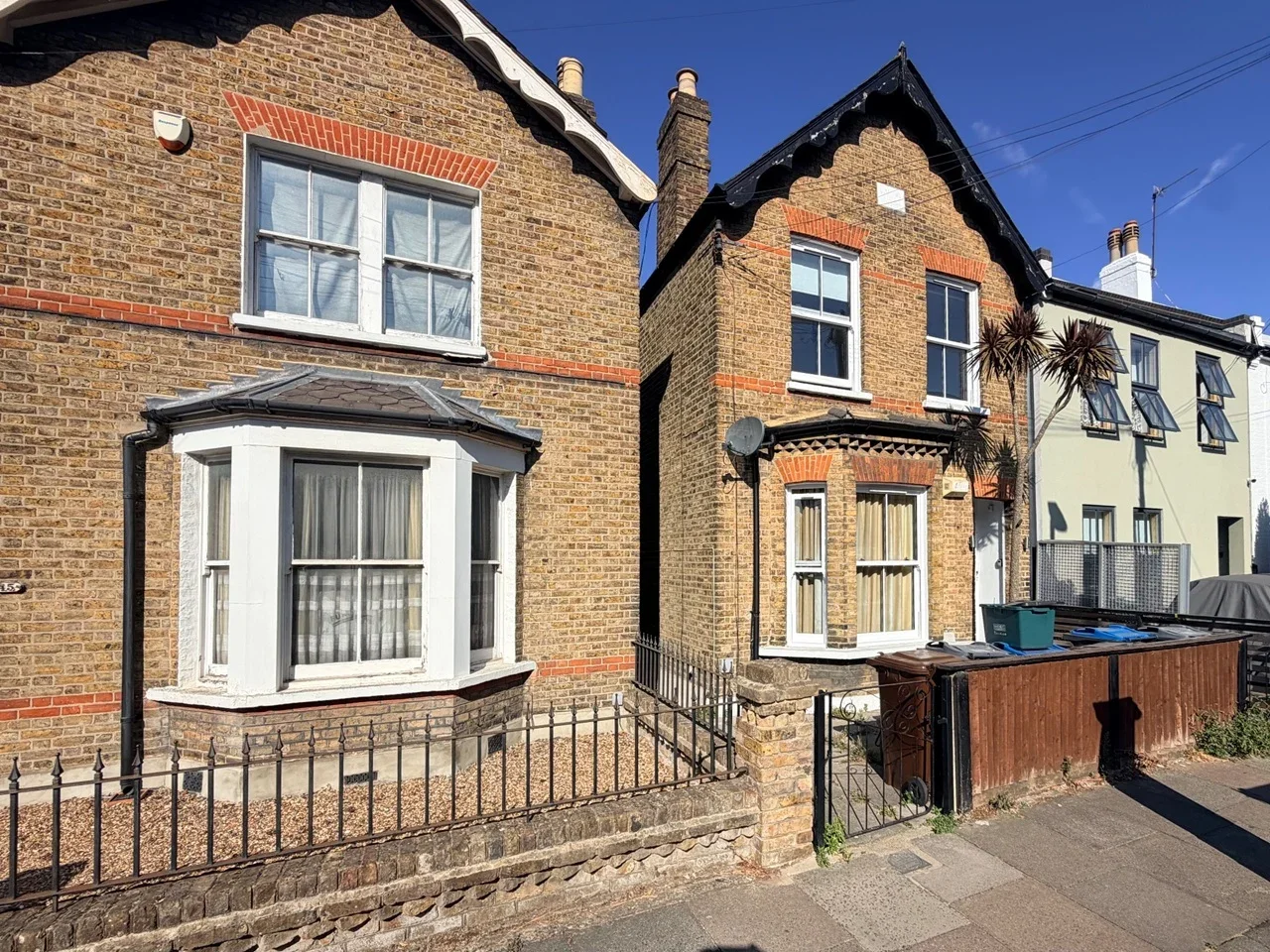 Flat Russell Road in Greater London