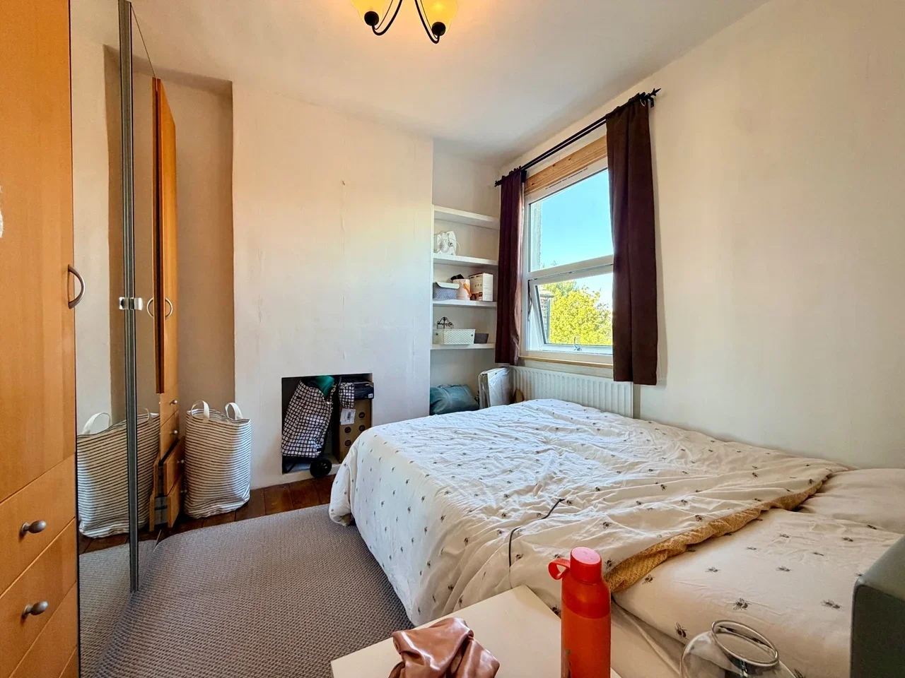 Flat Russell Road in Greater London