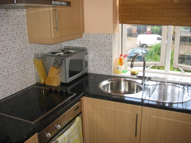Flat Waterside Gardens in Reading