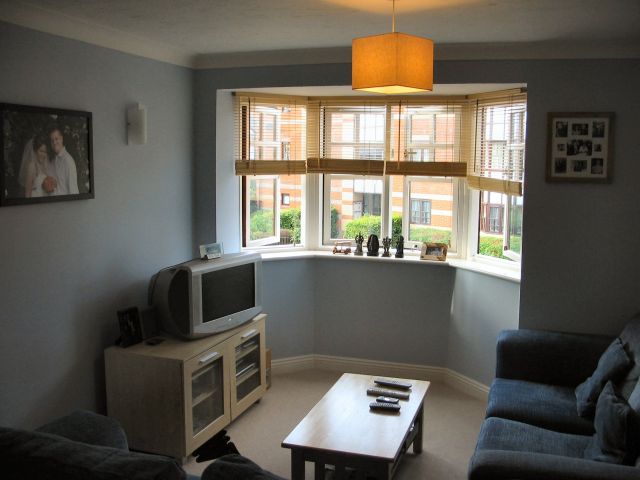 Flat Waterside Gardens in Reading