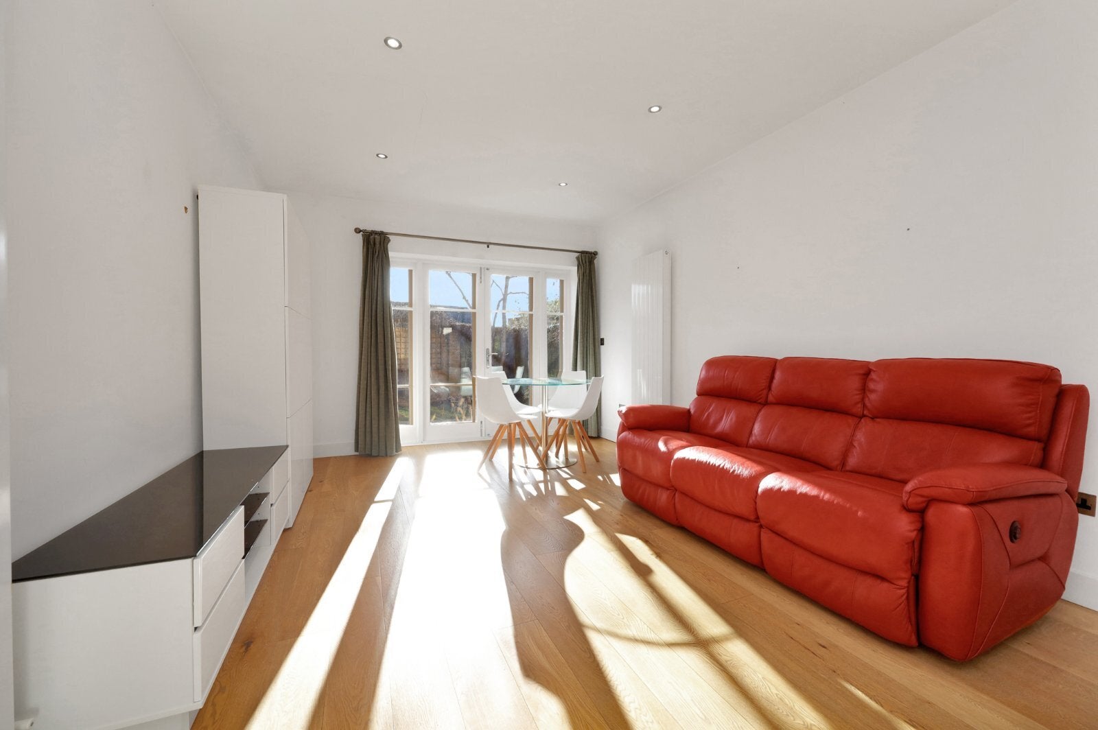 Flat Cheverton Road in Greater London