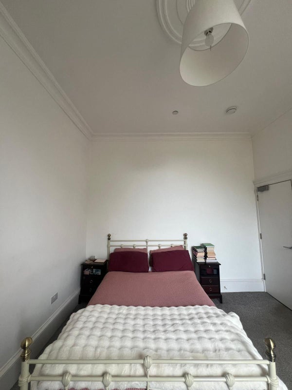 Room Cecil Street in Glasgow