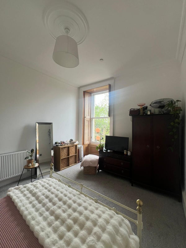 Room Cecil Street in Glasgow