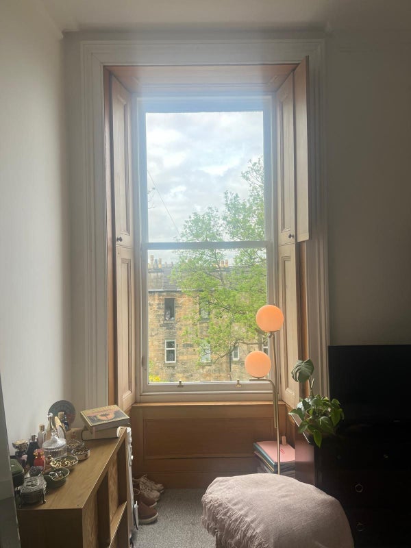 Room Cecil Street in Glasgow