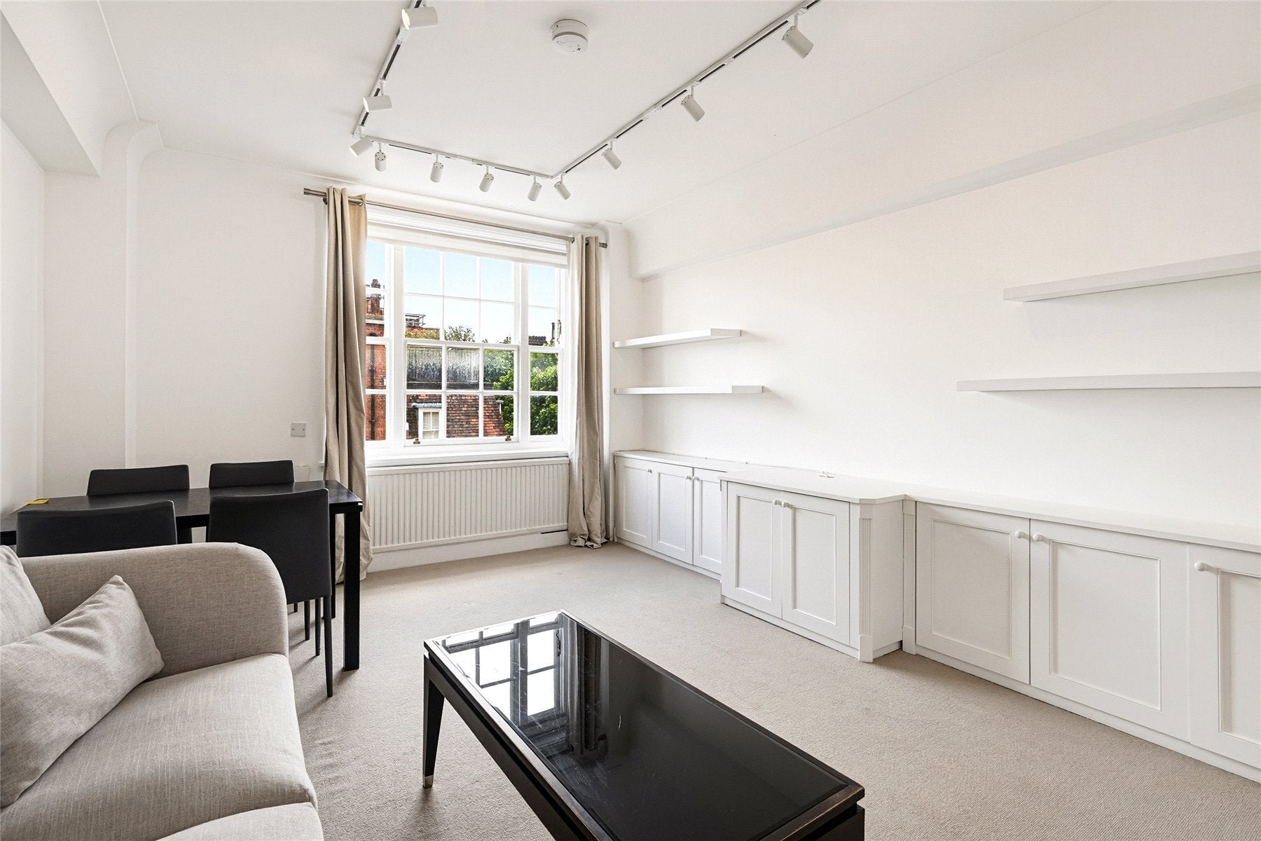 Flat Sloane Court West in Greater London