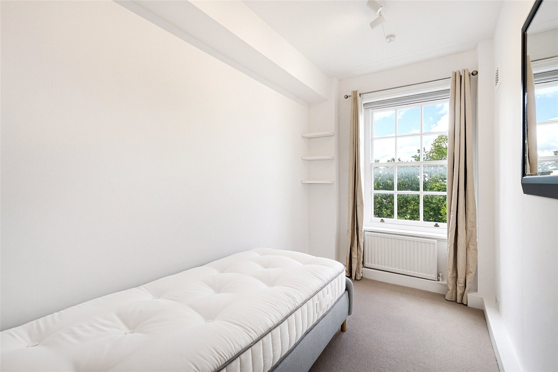 Flat Sloane Court West in Greater London