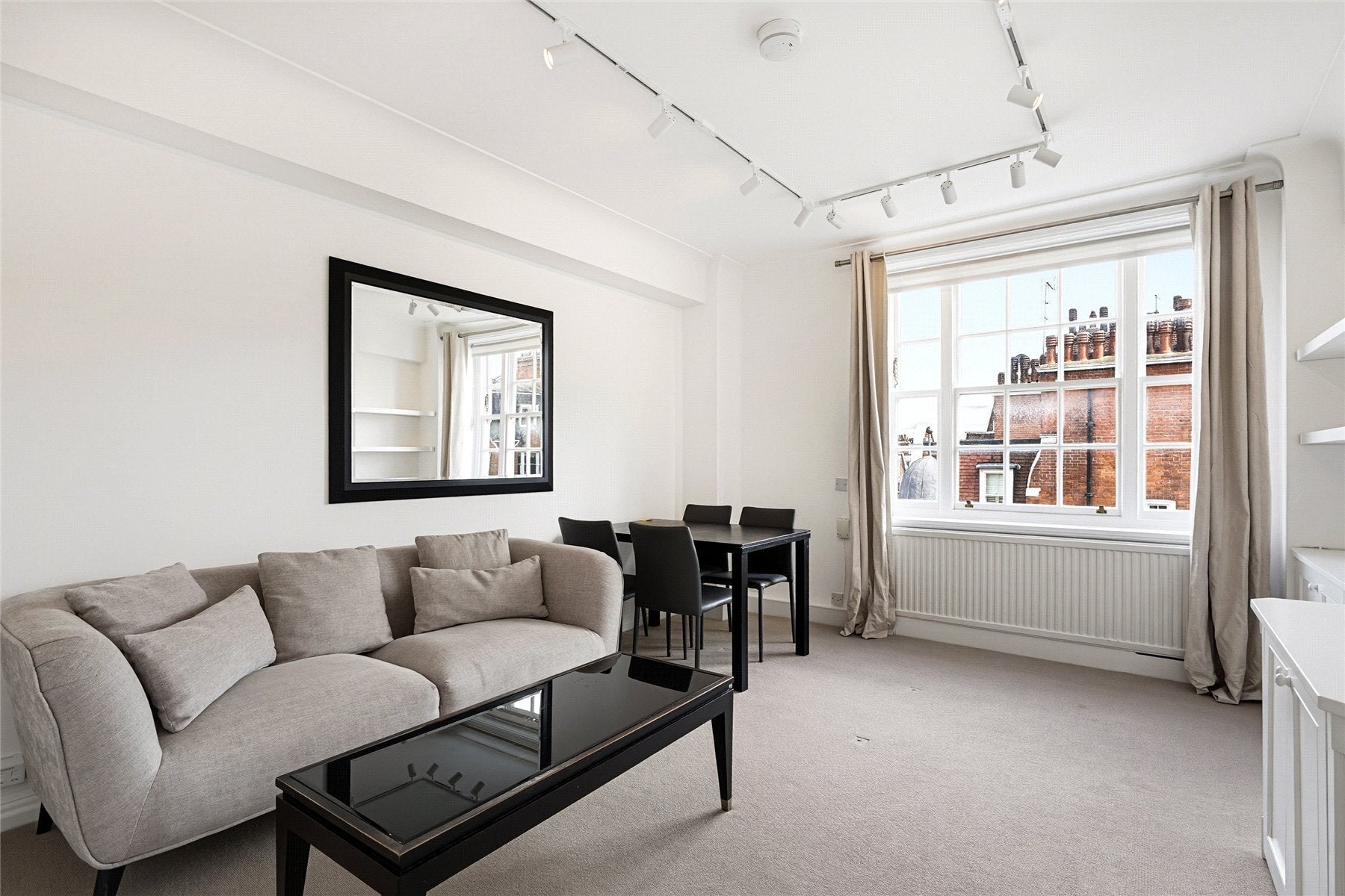 Flat Sloane Court West in Greater London