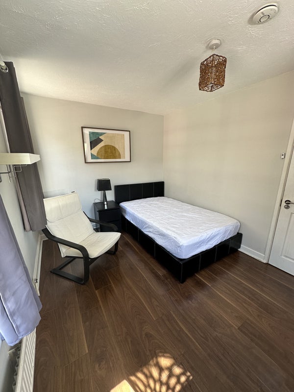 Room Lockesfield Place in Greater London