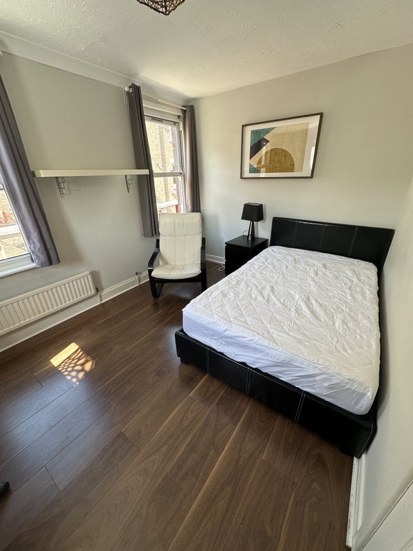 Room Lockesfield Place in Greater London