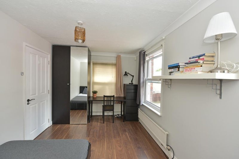 Room Lockesfield Place in Greater London