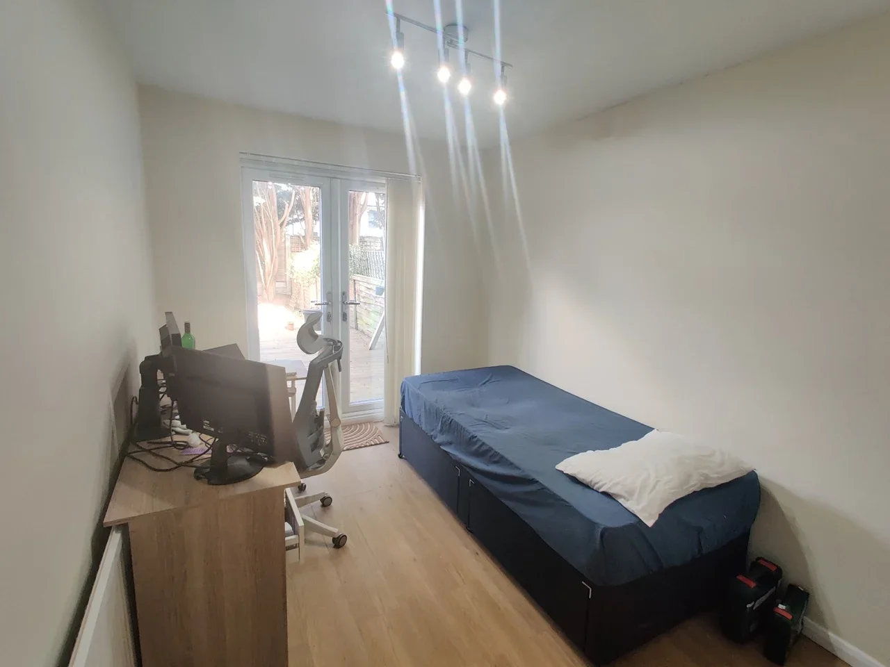 Room Tanworth Close in Greater London