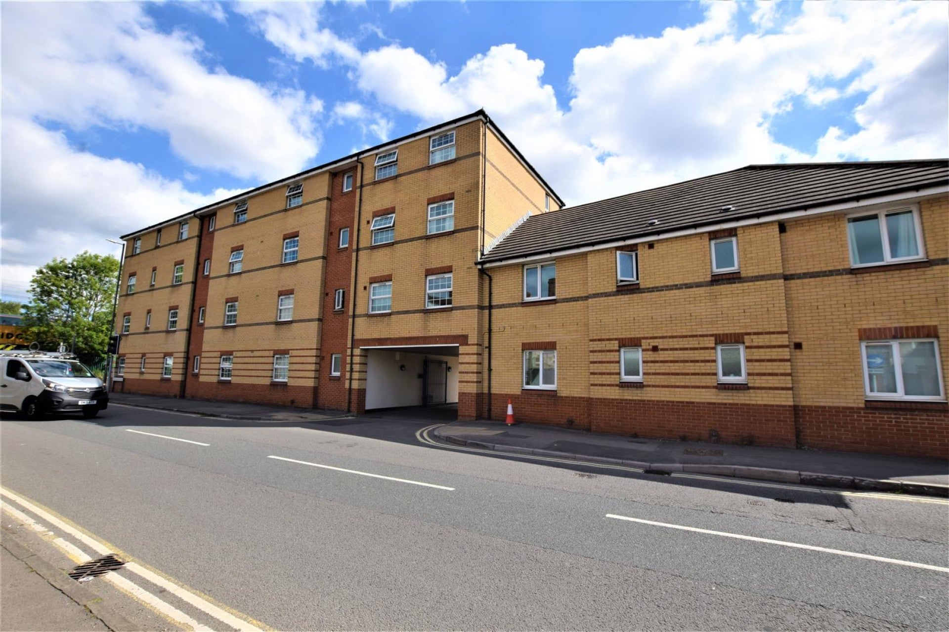 Flat Corporation Street in Swindon