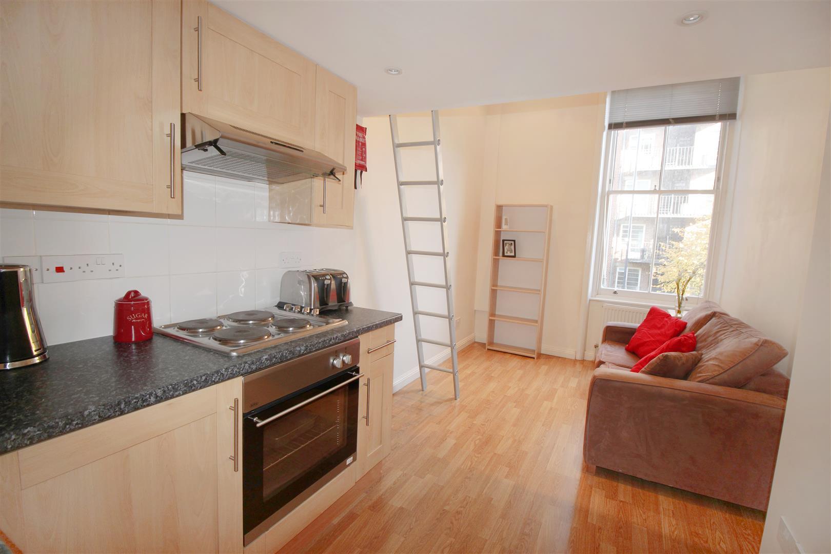 Flat Palace Court in City of Westminster