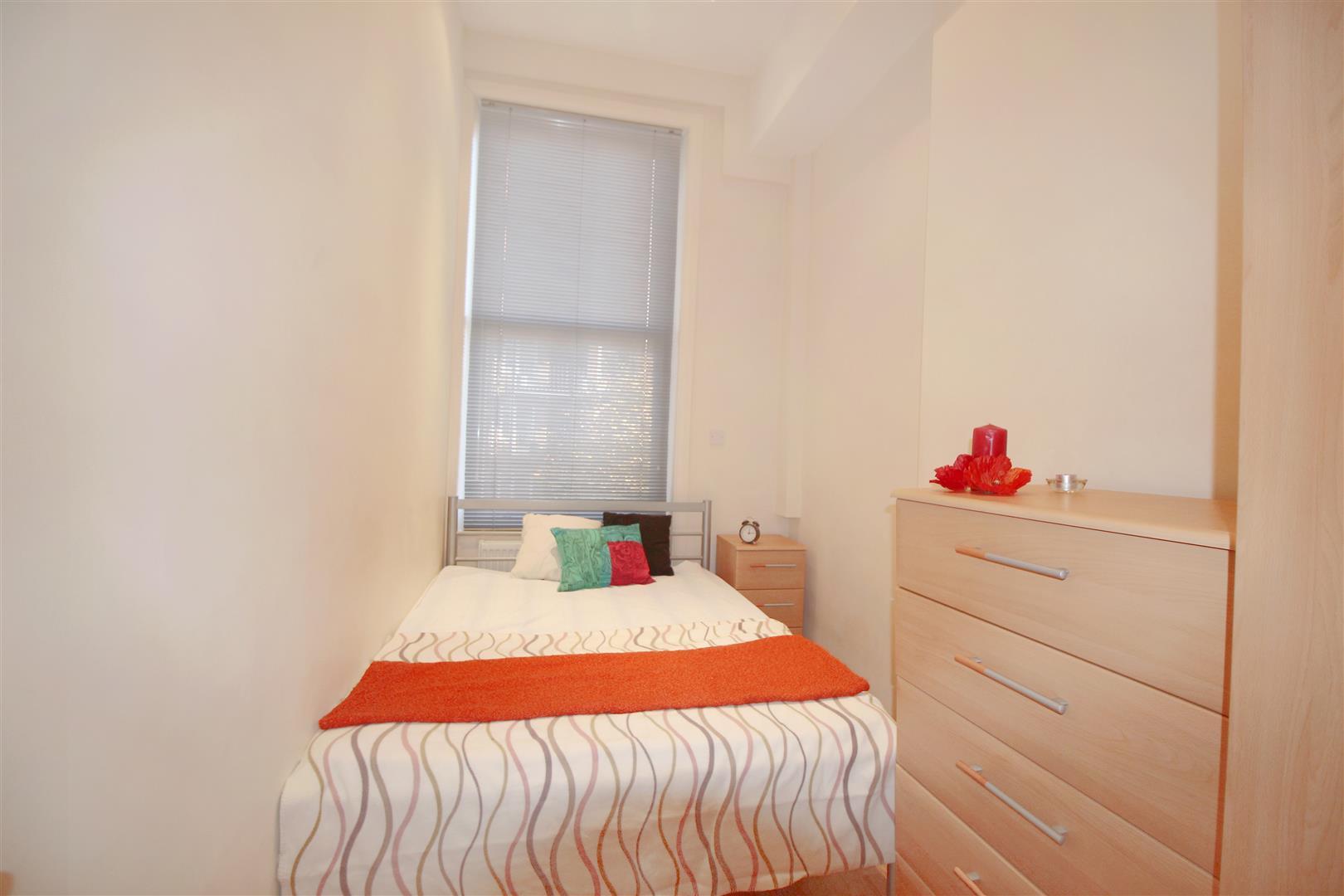 Flat Palace Court in City of Westminster