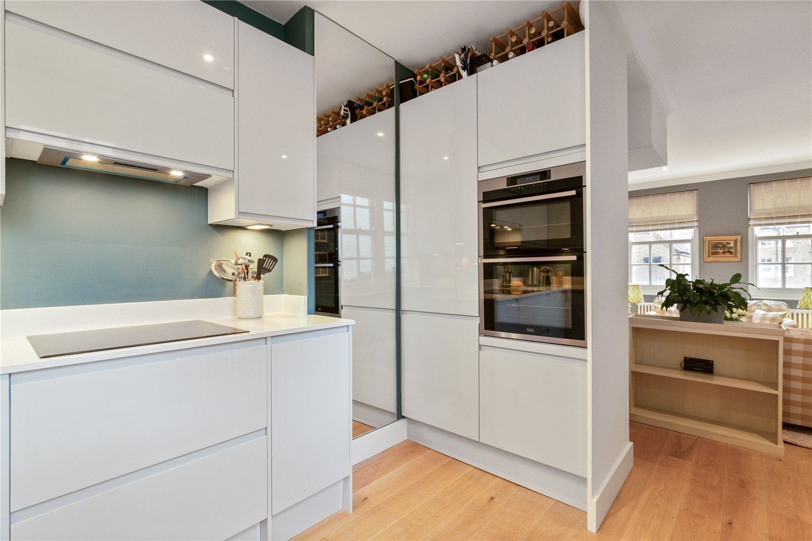 Flat Kensington Court Mews in Greater London