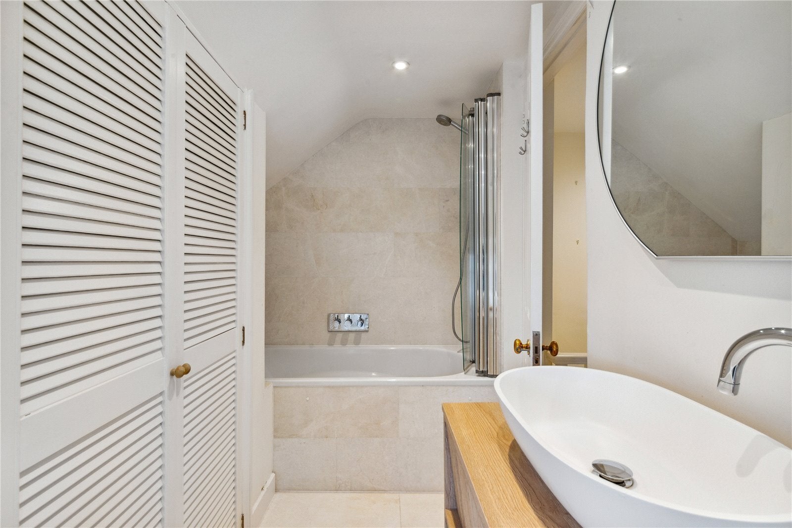 Flat Kensington Court Mews in Greater London