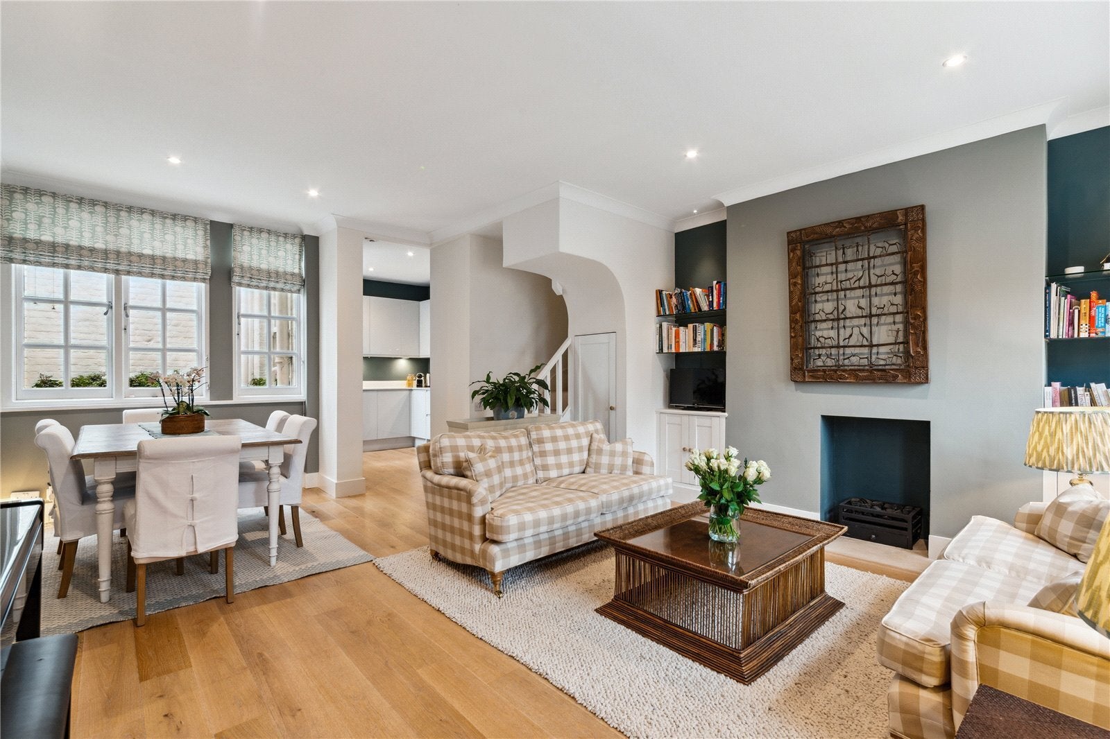 Flat Kensington Court Mews in Greater London