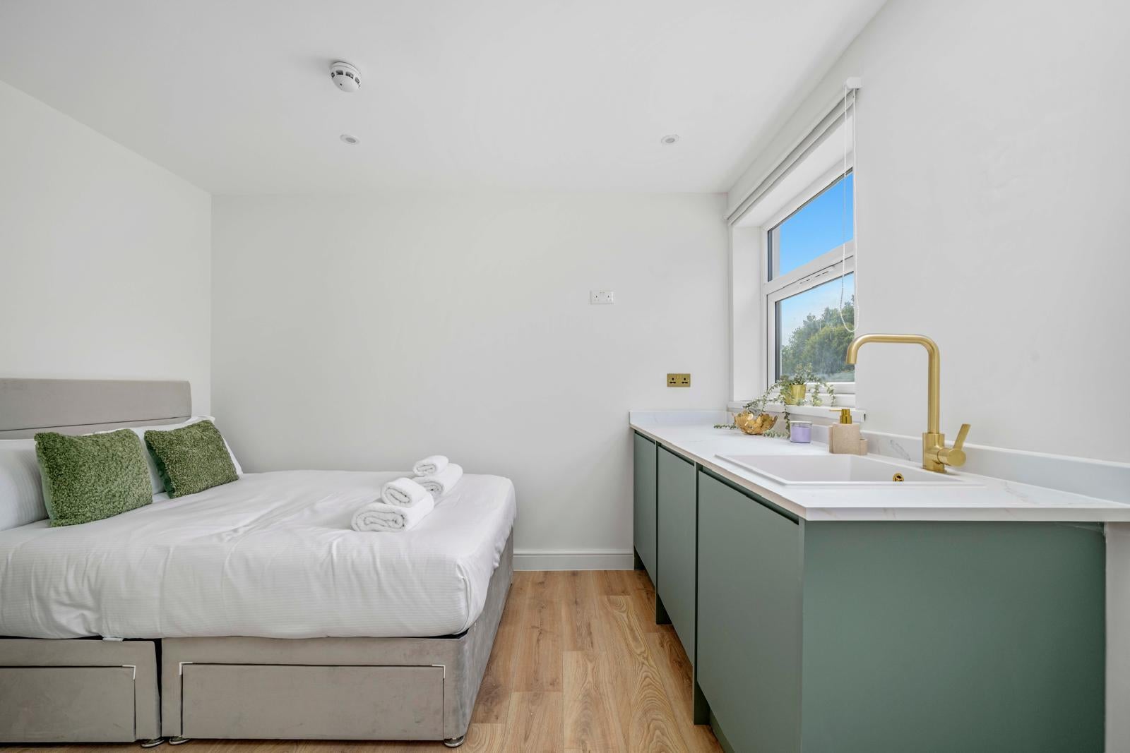 Flat Tolcarne Drive in Greater London