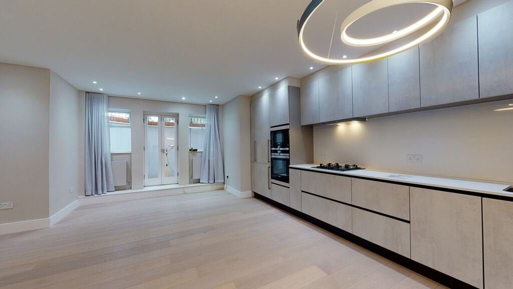 Flat Fitzjohn's Avenue in Greater London