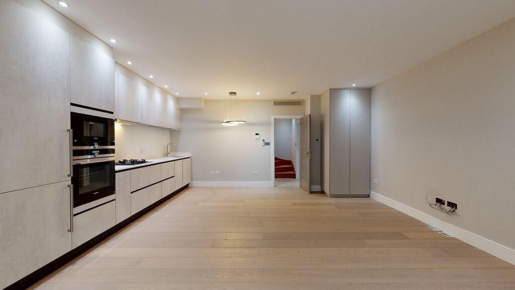 Flat Fitzjohn's Avenue in Greater London