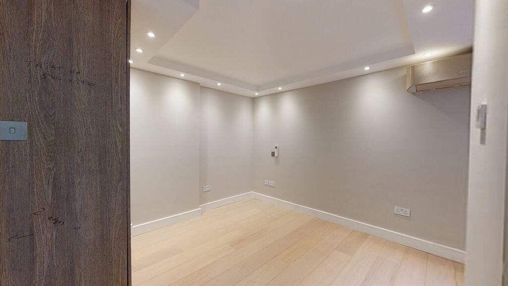 Flat Fitzjohn's Avenue in Greater London