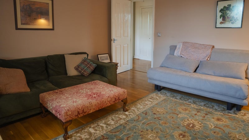 Flat Hewlett Road in Greater London