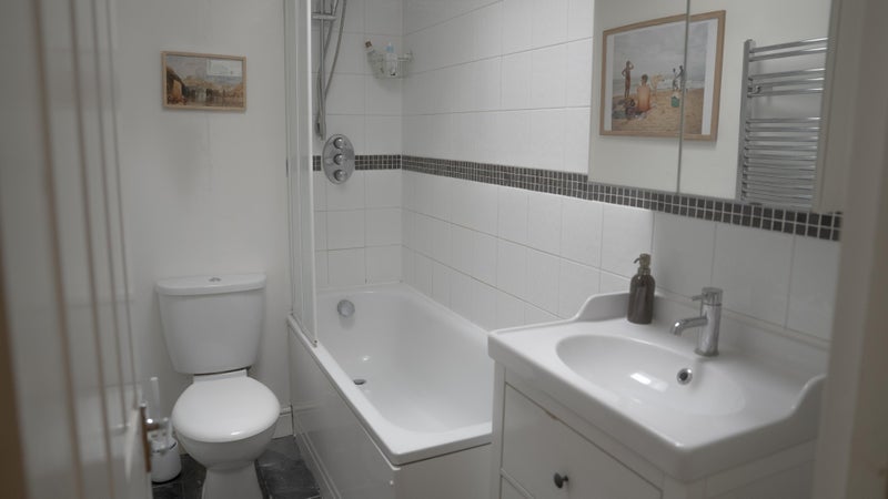 Flat Hewlett Road in Greater London