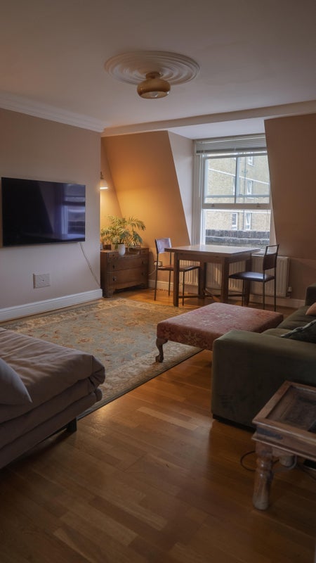 Flat Hewlett Road in Greater London