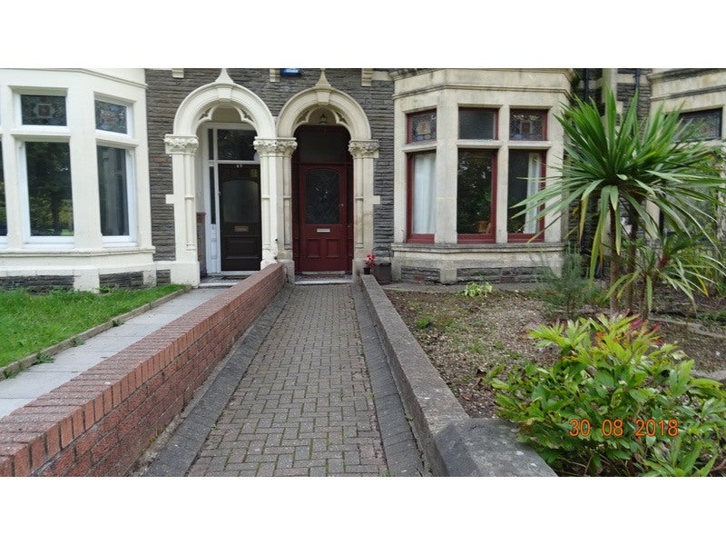 Room Ninian Road in Cardiff