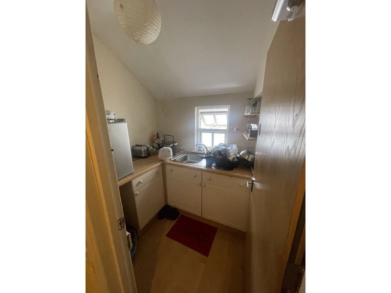 Room Ninian Road in Cardiff