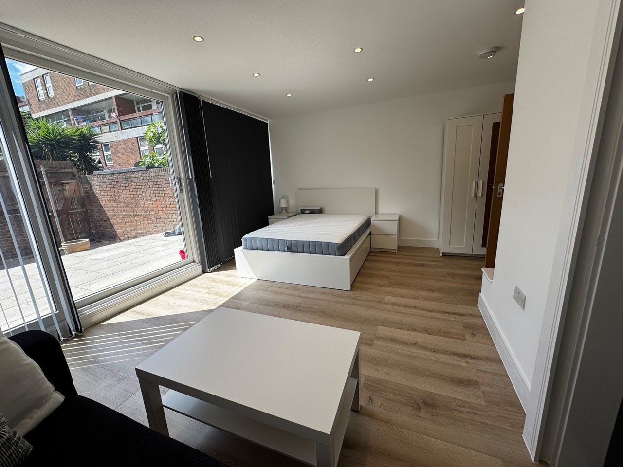 Room Ethnard Road in Greater London