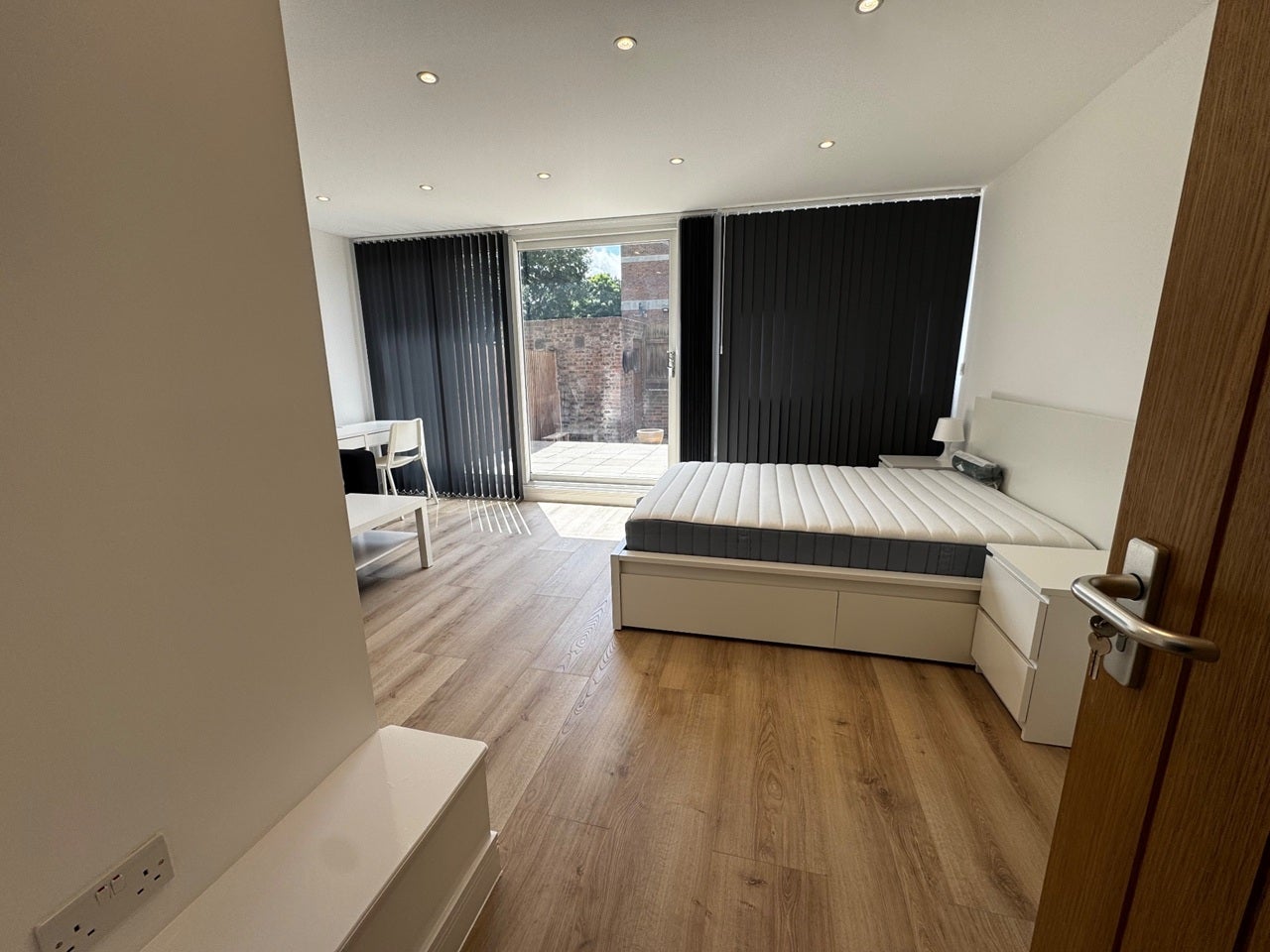 Room Ethnard Road in Greater London