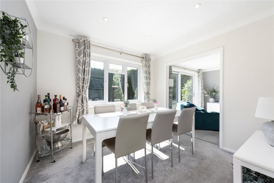 House Iris Road in Surrey Heath