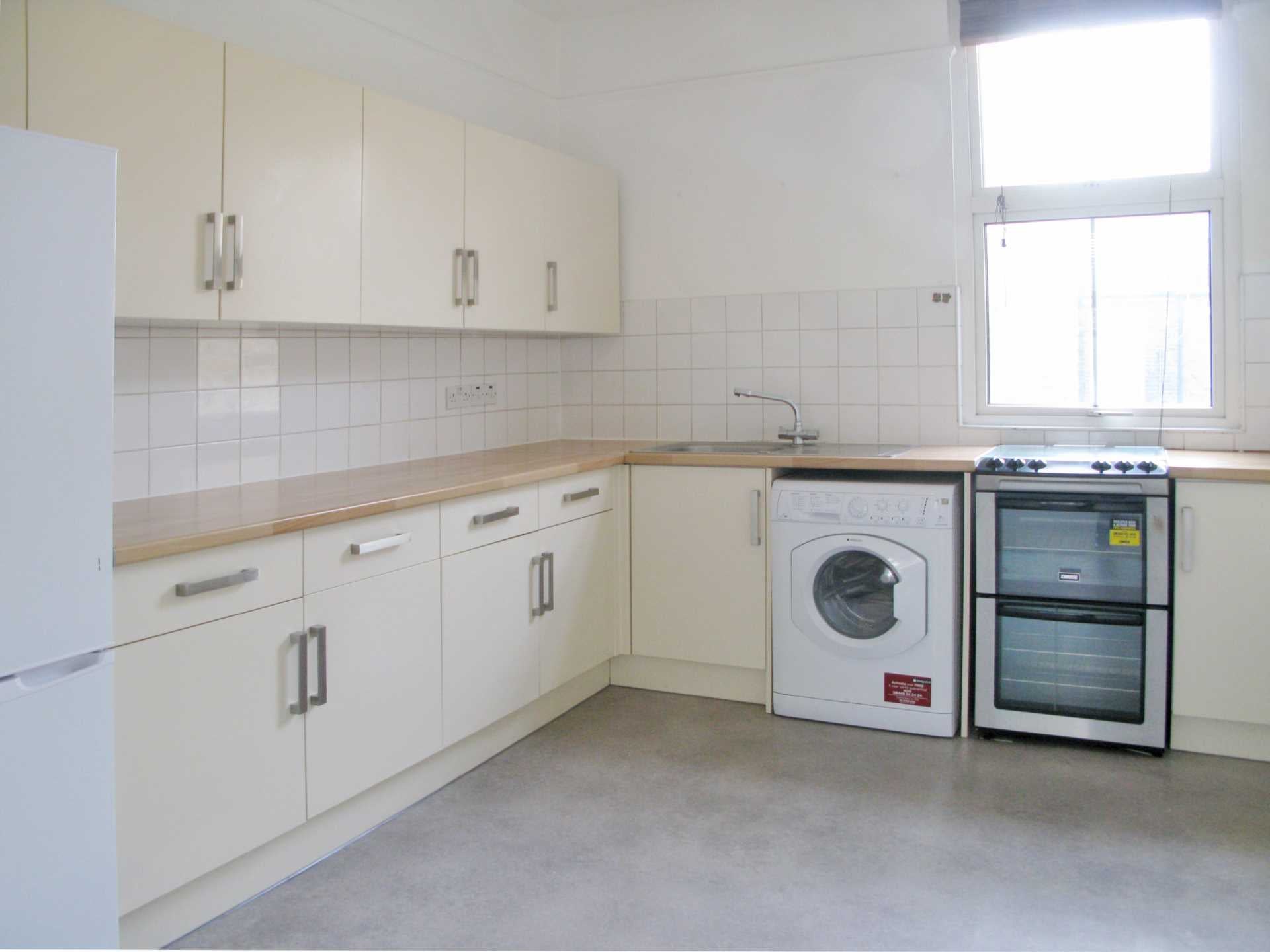 Flat Brewster Gardens in Greater London