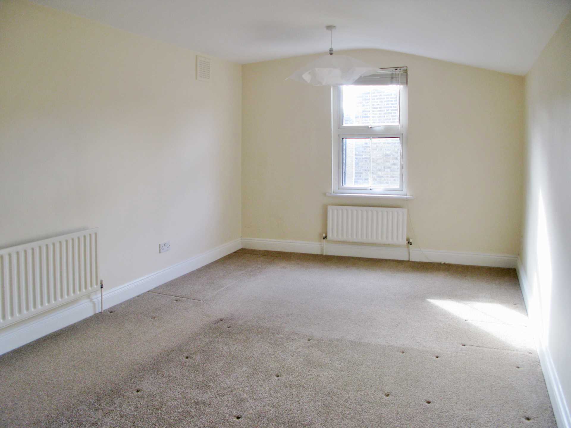 Flat Brewster Gardens in Greater London
