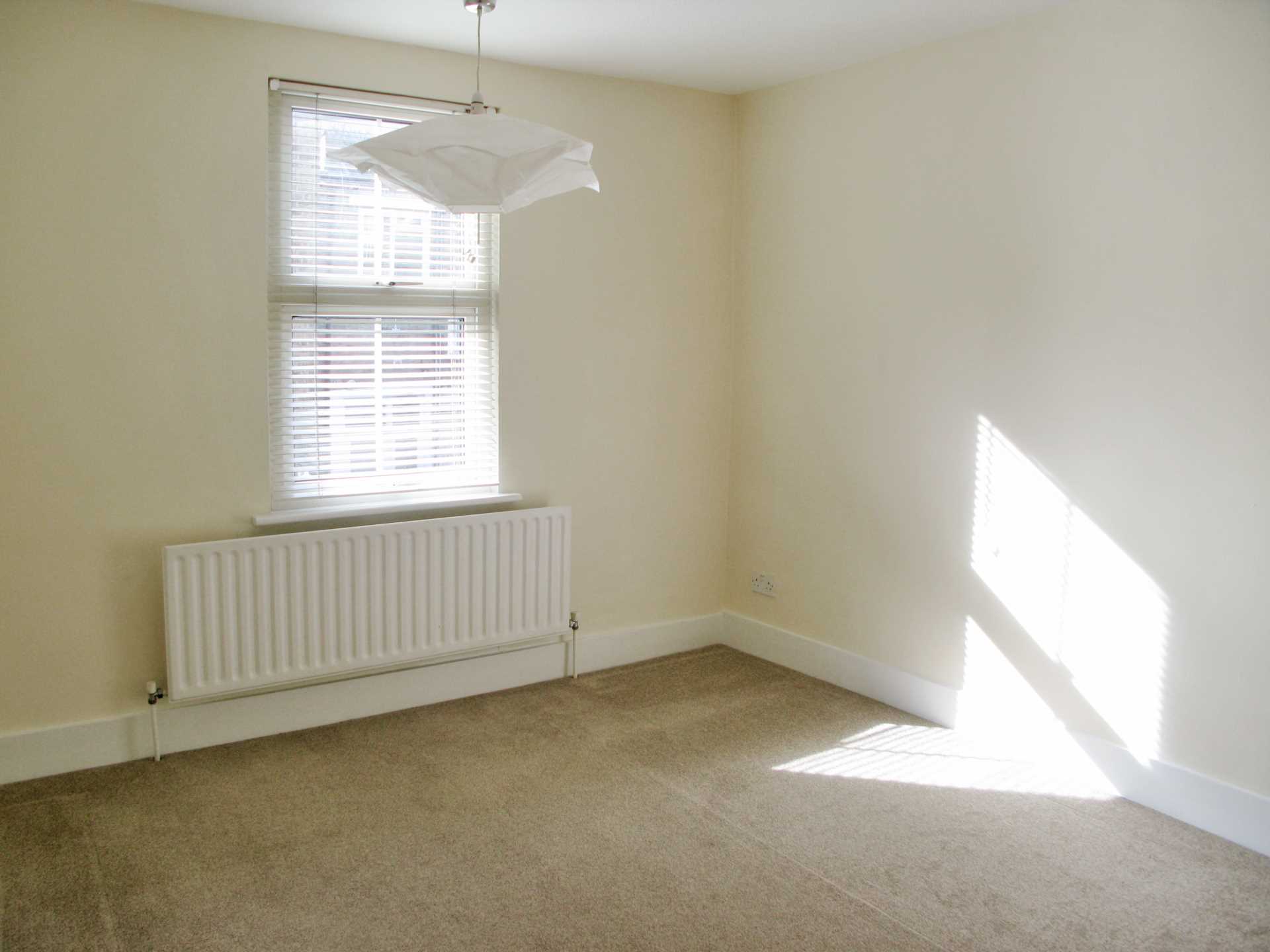 Flat Brewster Gardens in Greater London