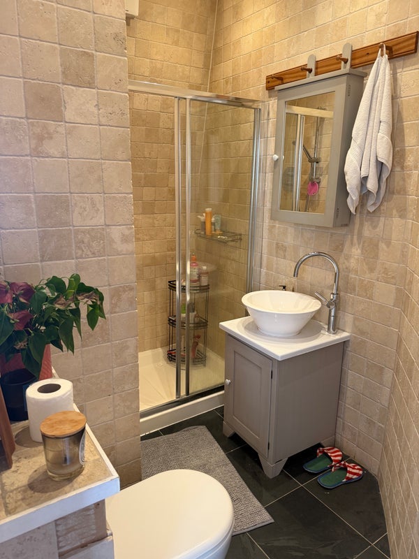 Room Elgin Avenue in City of Westminster