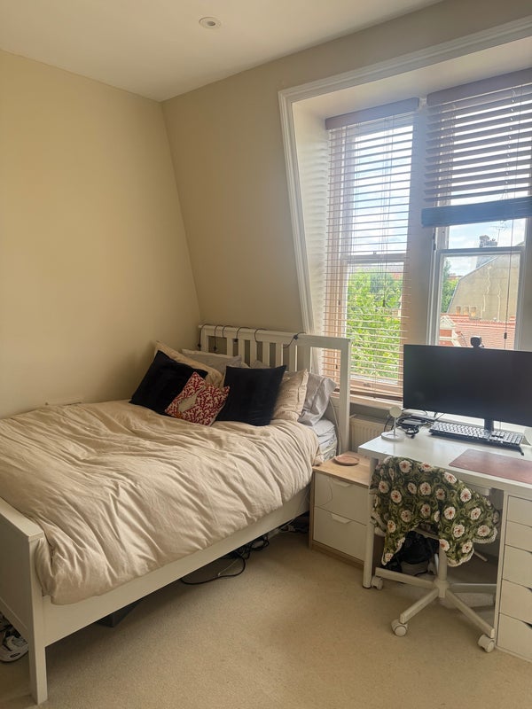 Room Elgin Avenue in City of Westminster