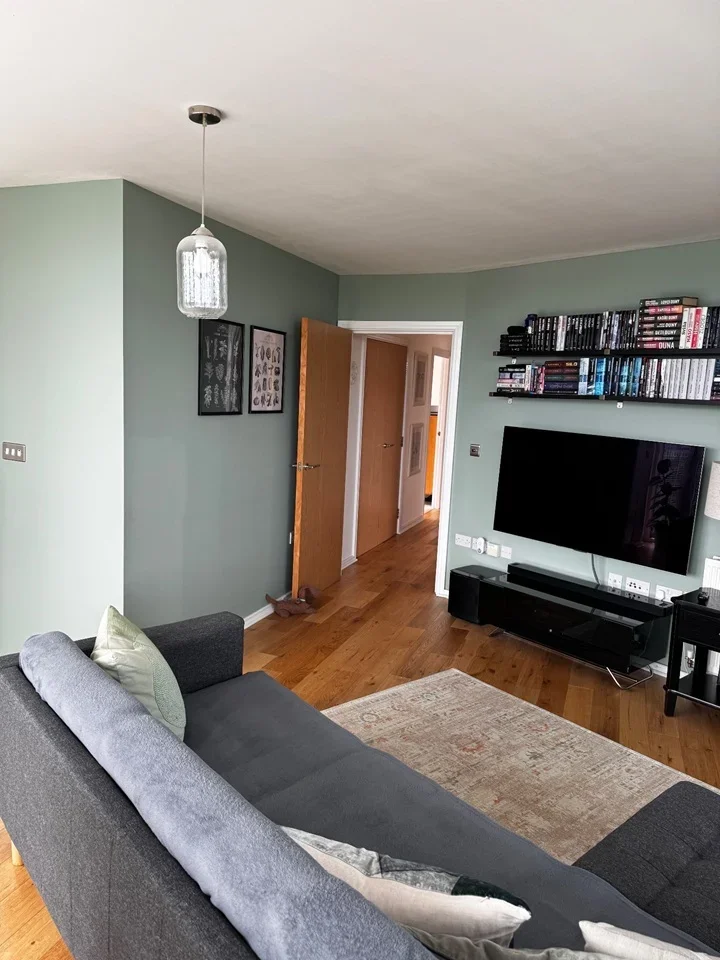 Flat Lanacre Avenue in Greater London