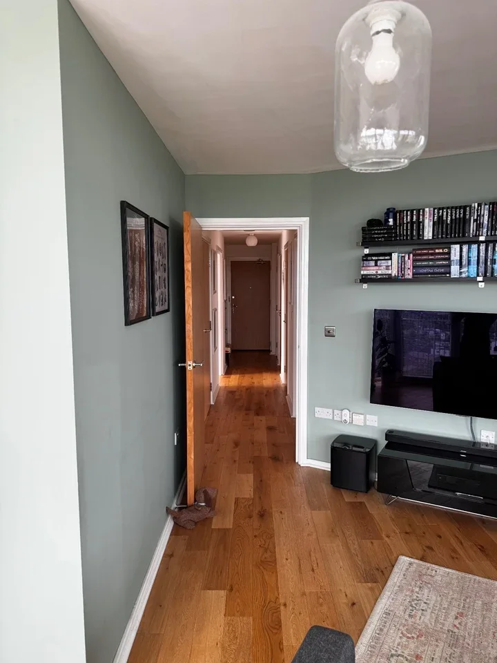 Flat Lanacre Avenue in Greater London