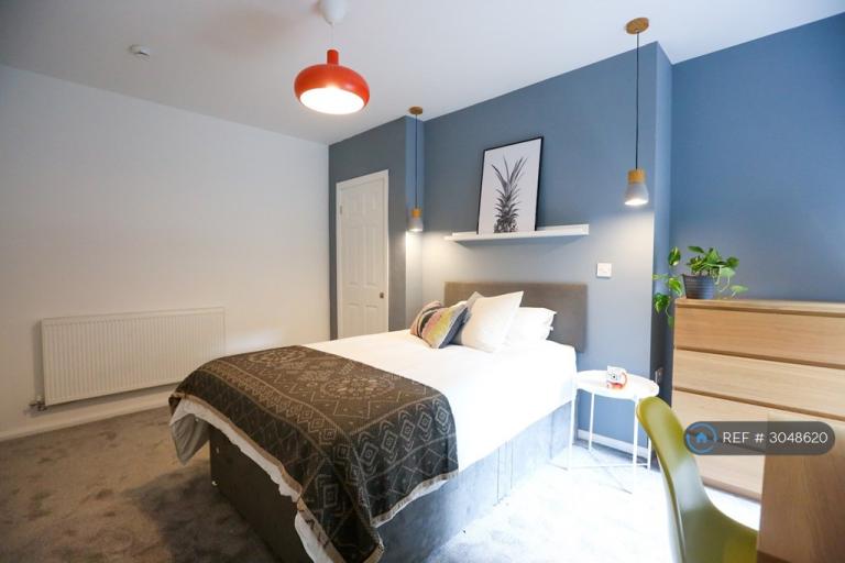 Room Euston Grove in Oxton Village