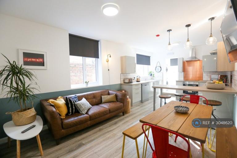 Room Euston Grove in Oxton Village