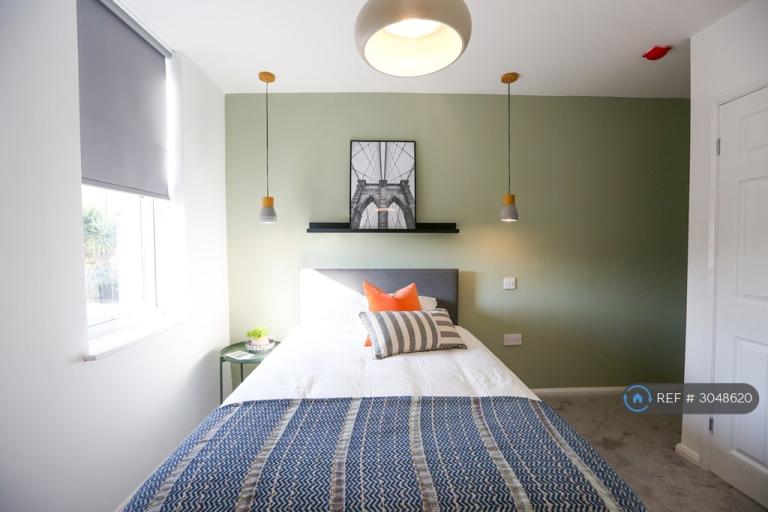 Room Euston Grove in Oxton Village
