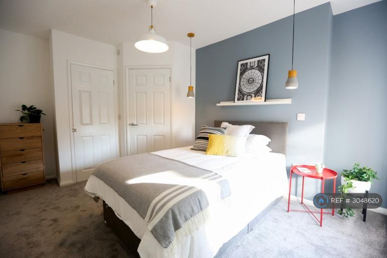 Room Euston Grove in Oxton Village